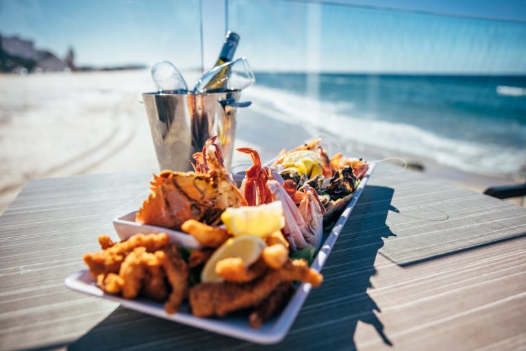 Currumbin beachside cafe plate of seafood and wine