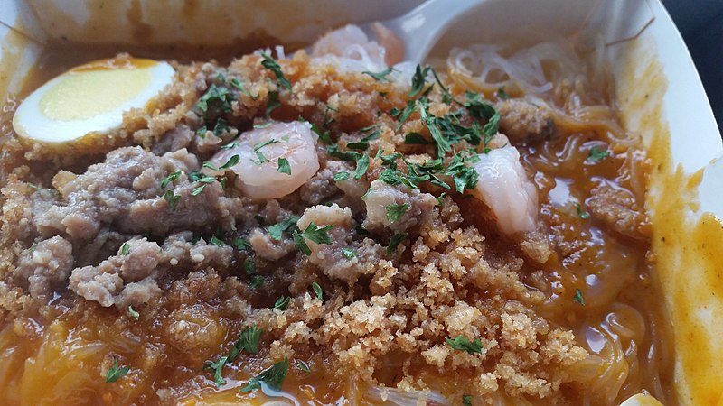 Palabok Delicious foods you should not miss in the Philippines