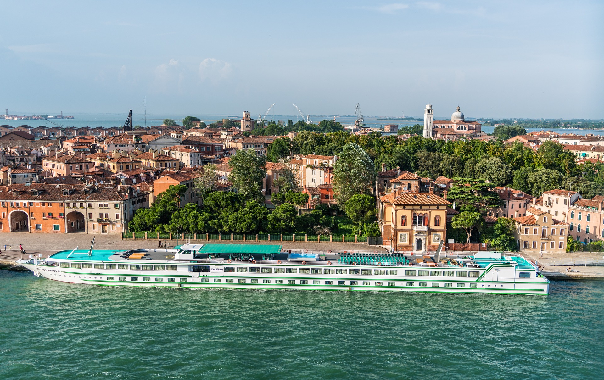 venice 1506296 1920 How to enjoy a river cruise on a budget