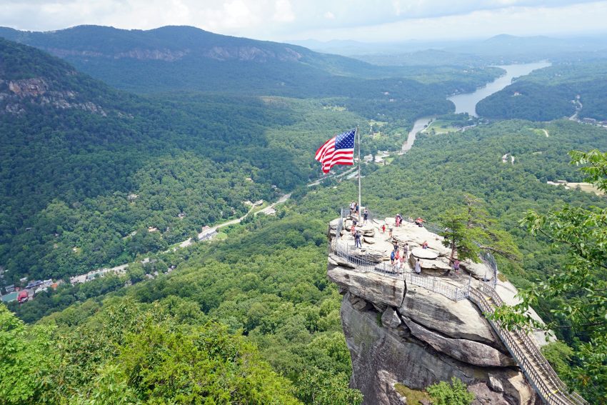 Read more about the article Lake Lure & Chimney Rock: Cabins & Lake Houses