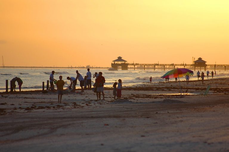 Read more about the article Family-Friendly Places to Stay in Fort Myers Beach, Florida