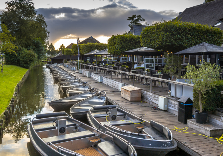 Read more about the article Exploring the Dutch Village of Giethoorn