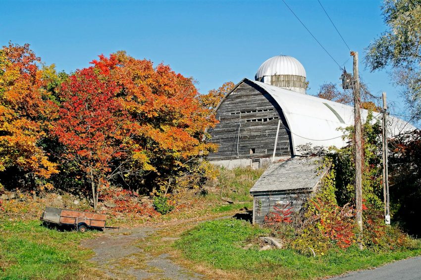 33198402 Discover the Magic: A Guide to the Best Small Towns in New England