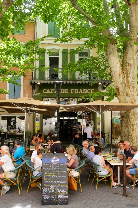 A cafe in L'Isle-sur-la-Sorgue